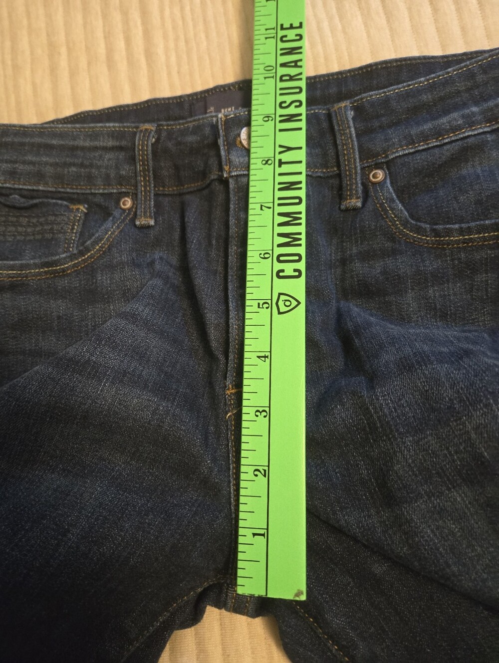 LEVI'S Women’s Dark Wash Demi Curve Classic Capris Jeans. Size 10. - Picture 5 of 7